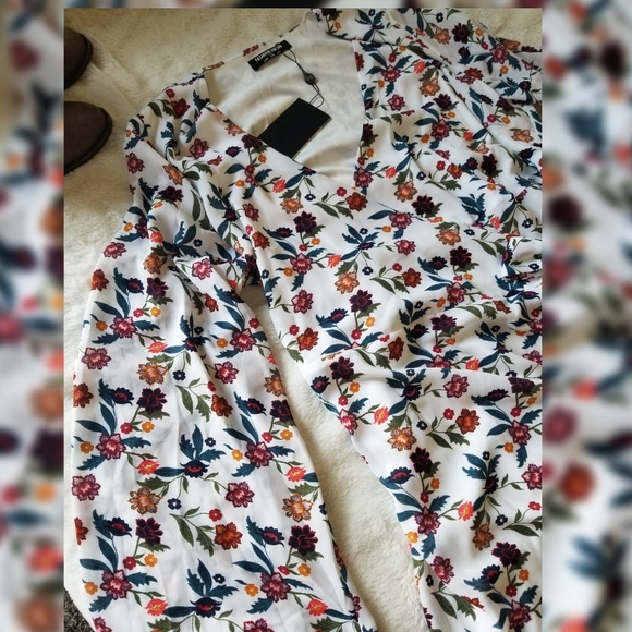 NWT wrap mini dress bell sleeves - Picture 2 of 3